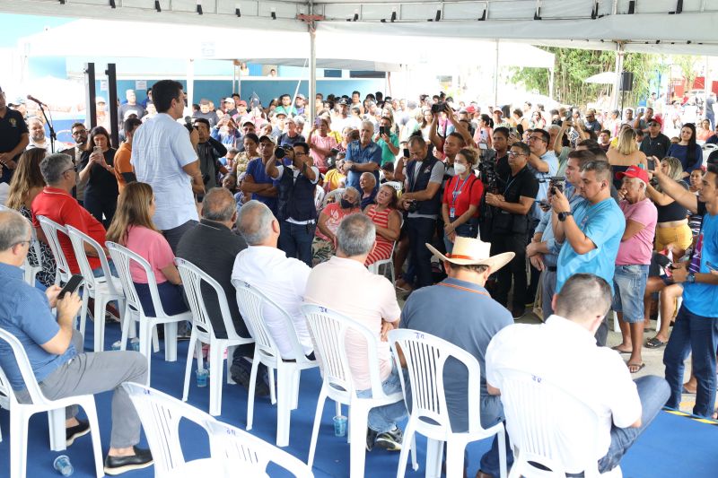 Governador Helder Barbalho entrega de títulos de terras em castanhal <div class='credito_fotos'>Foto: Marco Santos / Ag. Pará   |   <a href='/midias/2022/originais/15254_ea53c6eb-802b-5bae-9ae0-206b83c34e4c.jpg' download><i class='fa-solid fa-download'></i> Download</a></div>