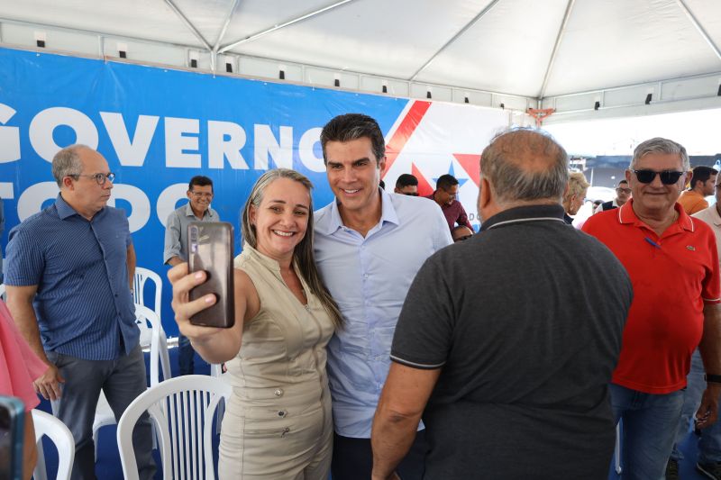 Governador Helder Barbalho entrega de títulos de terras em castanhal <div class='credito_fotos'>Foto: Marco Santos / Ag. Pará   |   <a href='/midias/2022/originais/15254_eea522e9-ac51-c224-61ee-9e77ffeb0061.jpg' download><i class='fa-solid fa-download'></i> Download</a></div>