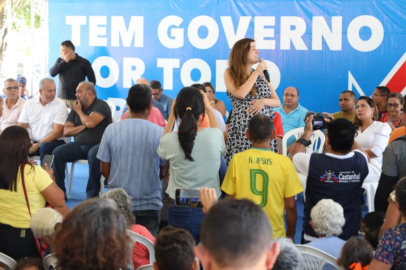 Governador Helder Barbalho entrega de títulos de terras em castanhal <div class='credito_fotos'>Foto: Marco Santos / Ag. Pará   |   <a href='/midias/2022/originais/15254_fb5b4044-a479-9d1f-e73c-5c007d2fcb5e.jpg' download><i class='fa-solid fa-download'></i> Download</a></div>