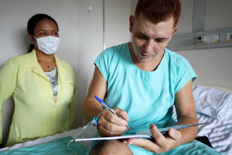 Dia dos Professores - Hospital de Clínicas Gaspar Vianna - Fotos Bruno Cecim

Aldecir dos Anjos Reis (paciente) <div class='credito_fotos'>Foto: Bruno Cecim / Ag.Pará   |   <a href='/midias/2022/originais/15258_144d150a-7a55-35de-a0c2-b4bee1b42bfd.jpg' download><i class='fa-solid fa-download'></i> Download</a></div>