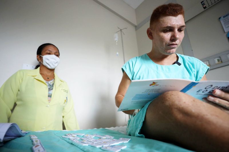 Dia dos Professores - Hospital de Clínicas Gaspar Vianna - Fotos Bruno Cecim <div class='credito_fotos'>Foto: Bruno Cecim / Ag.Pará   |   <a href='/midias/2022/originais/15258_3288613c-2aa5-a15d-e97e-c63ef9ec5fef.jpg' download><i class='fa-solid fa-download'></i> Download</a></div>