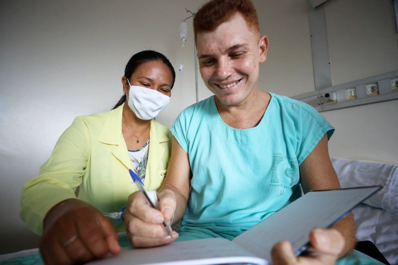 Dia dos Professores - Hospital de Clínicas Gaspar Vianna - Fotos Bruno Cecim <div class='credito_fotos'>Foto: Bruno Cecim / Ag.Pará   |   <a href='/midias/2022/originais/15258_8a52e712-3228-04d2-8b6d-ef7f4f16da31.jpg' download><i class='fa-solid fa-download'></i> Download</a></div>