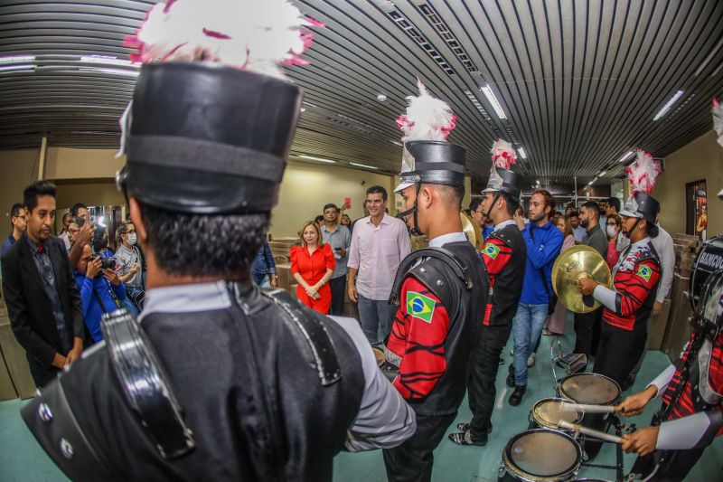 Governador Helder Barbalho Entrega de instrumentos musicais para bandas escolares Fotos Marco Santos/AGPARÁ <div class='credito_fotos'>Foto: Marco Santos / Ag. Pará   |   <a href='/midias/2022/originais/15275_ebeb8251-540a-0db4-d926-891b89139c51.jpg' download><i class='fa-solid fa-download'></i> Download</a></div>