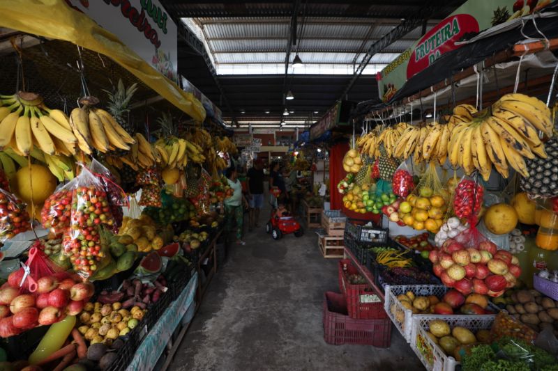 Mercado Municipal Distrito industrial - Fotos Pedro Guerreiro/AGPARÁ <div class='credito_fotos'>Foto: Pedro Guerreiro / Ag. Pará   |   <a href='/midias/2022/originais/15390_87ac8c92-8471-15aa-86db-3cfda245daf8.jpg' download><i class='fa-solid fa-download'></i> Download</a></div>