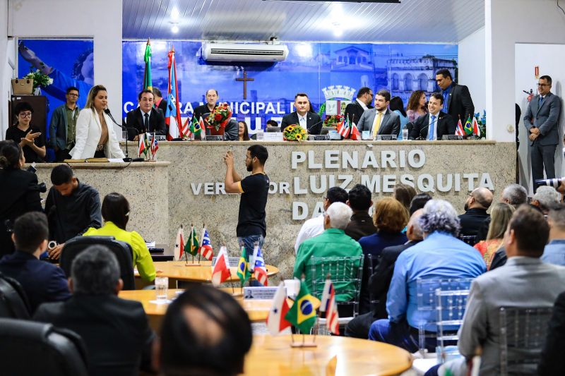 Homenagem primeira Dama, representada dela irmã Isabela lima 
 
PLENÁRIO VEREADOR LUIZ MESQUITA
DA COSTA EM
MARITUBA Fotos Marco Santos/ Ag Pará <div class='credito_fotos'>Foto: Marco Santos / Ag. Pará   |   <a href='/midias/2022/originais/15530_0552b2d1-b729-d744-0cc6-a80024e68ccf.jpg' download><i class='fa-solid fa-download'></i> Download</a></div>