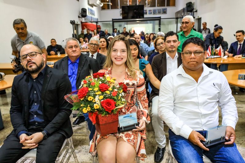 Homenagem primeira Dama, representada dela irmã Isabela lima 
 
PLENÁRIO VEREADOR LUIZ MESQUITA
DA COSTA EM
MARITUBA Fotos Marco Santos/ Ag Pará <div class='credito_fotos'>Foto: Marco Santos / Ag. Pará   |   <a href='/midias/2022/originais/15530_17acbcfa-76ec-6331-dc40-af3701092820.jpg' download><i class='fa-solid fa-download'></i> Download</a></div>