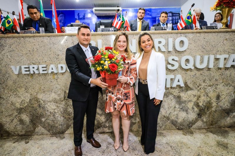 Homenagem primeira Dama, representada dela irmã Isabela lima 
 
PLENÁRIO VEREADOR LUIZ MESQUITA
DA COSTA EM
MARITUBA Fotos Marco Santos/ Ag Pará <div class='credito_fotos'>Foto: Marco Santos / Ag. Pará   |   <a href='/midias/2022/originais/15530_1b579141-d6ba-1265-7e52-34440f64e6d1.jpg' download><i class='fa-solid fa-download'></i> Download</a></div>