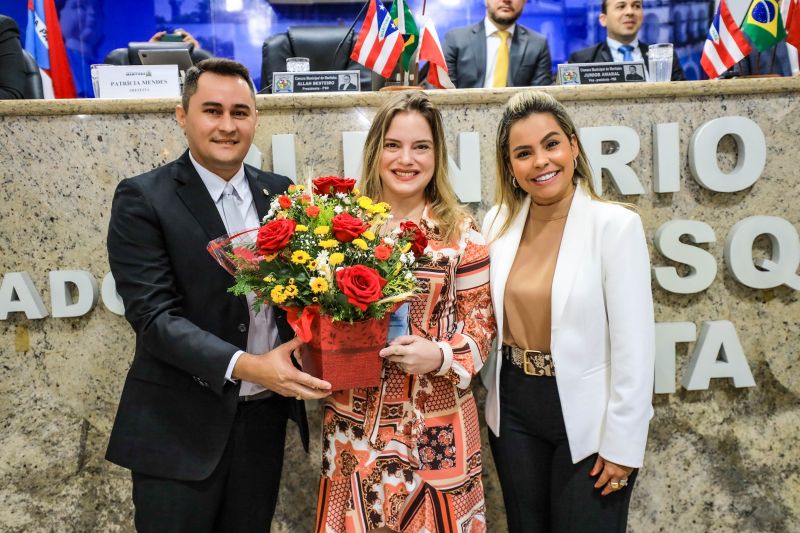 Homenagem primeira Dama, representada dela irmã Isabela lima 
 
PLENÁRIO VEREADOR LUIZ MESQUITA
DA COSTA EM
MARITUBA Fotos Marco Santos/ Ag Pará <div class='credito_fotos'>Foto: Marco Santos / Ag. Pará   |   <a href='/midias/2022/originais/15530_2fbf7152-15db-c326-af92-316d34921199.jpg' download><i class='fa-solid fa-download'></i> Download</a></div>