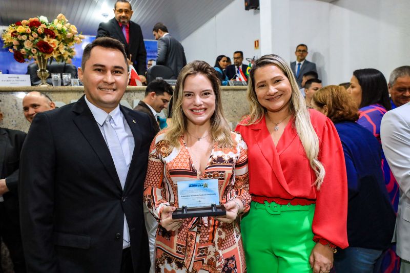 Homenagem primeira Dama, representada dela irmã Isabela lima 
 
PLENÁRIO VEREADOR LUIZ MESQUITA
DA COSTA EM
MARITUBA Fotos Marco Santos/ Ag Pará <div class='credito_fotos'>Foto: Marco Santos / Ag. Pará   |   <a href='/midias/2022/originais/15530_87c57a0f-d21a-5bff-8053-67ae4770f807.jpg' download><i class='fa-solid fa-download'></i> Download</a></div>