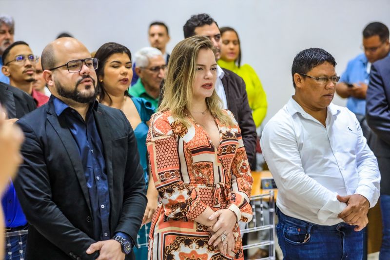 Homenagem primeira Dama, representada dela irmã Isabela lima 
 
PLENÁRIO VEREADOR LUIZ MESQUITA
DA COSTA EM
MARITUBA Fotos Marco Santos/ Ag Pará <div class='credito_fotos'>Foto: Marco Santos / Ag. Pará   |   <a href='/midias/2022/originais/15530_de0188a3-67f4-8df9-774f-a196f655a71d.jpg' download><i class='fa-solid fa-download'></i> Download</a></div>