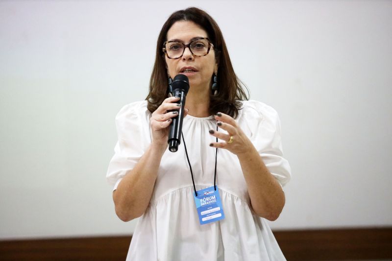 Diretora de Mudanças Climáticas, Serviços Ambientais e Bioeconomia da Secretaria, Camille Bemerguy. <div class='credito_fotos'>Foto: Bruno Cecim / Ag.Pará   |   <a href='/midias/2022/originais/15541_06d01399-14fe-7a89-0ae5-d2df83885bb2.jpg' download><i class='fa-solid fa-download'></i> Download</a></div>