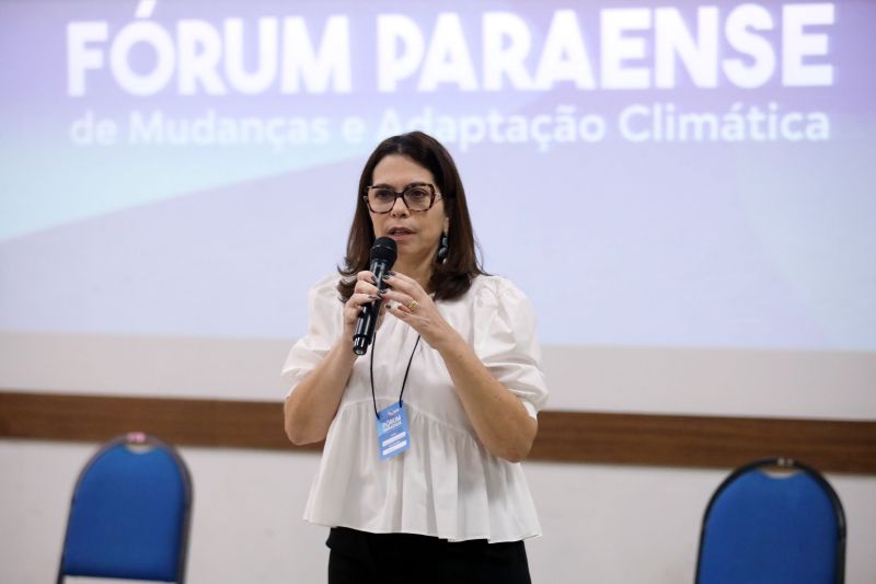 Diretora de Mudanças Climáticas, Serviços Ambientais e Bioeconomia da Secretaria, Camille Bemerguy. <div class='credito_fotos'>Foto: Bruno Cecim / Ag.Pará   |   <a href='/midias/2022/originais/15541_a9c35617-60e3-20c6-425c-16bf38e09b24.jpg' download><i class='fa-solid fa-download'></i> Download</a></div>