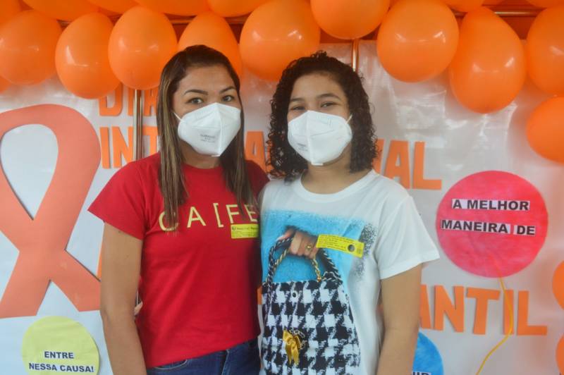 Adriana Cordeiro e a filha Jeanna Stefane no primeiro dia de radioterapia