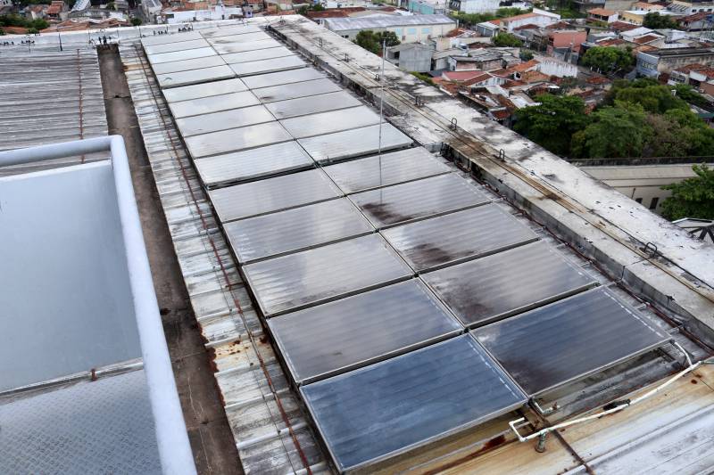 placas de energia solar do sistema de aquecimento de água