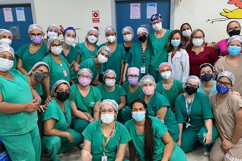 médicos e enfermeiros obstetras do plantão