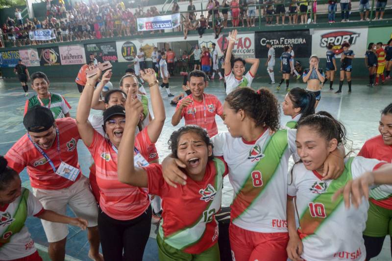 Escola municipal Izabel Barral da cidade do Acará - foi campeã de futsal femenino (1)