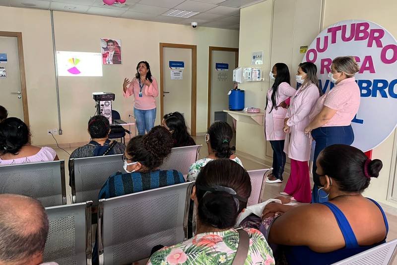 Profissionais de saúde ministram palestra no ambulatório do HRAS em alusão ao Outubro Rosa e Novembro Azul