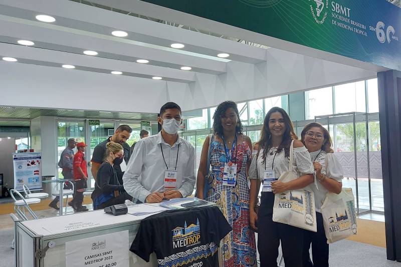 Antonilde de Sá e Aline Carneiro na feira de exposição do Medtrop 2022