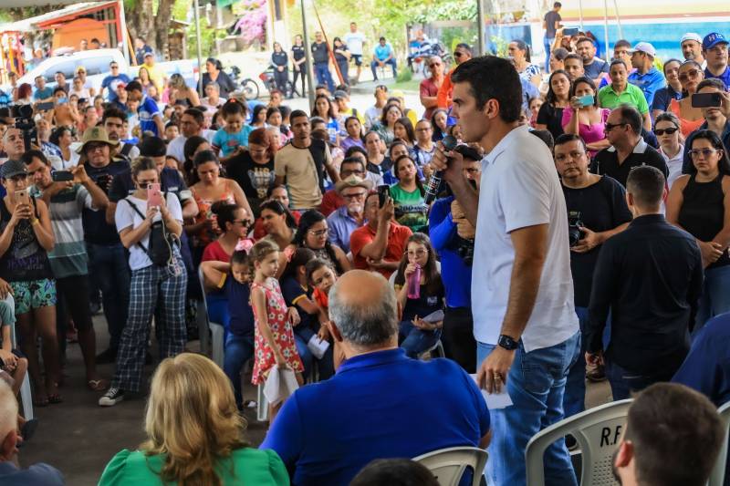 Governador Helder Barbalho entre pá 448 distrito de Taurai em Capanema