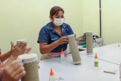 galeria: Moradoras da Cabanagem aprendem sobre artesanatos em juta na UsiPaz do bairro