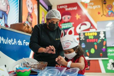 notícia: Crianças do Hospital Oncológico Infantil participam de oficina de ovos de chocolate