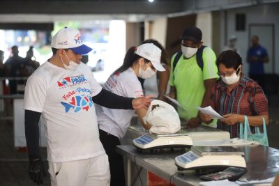 galeria: Tranqüilidade marca o primeiro dia da Feira do Pescado