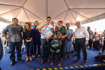 notícia: Governo do Estado entrega para famílias de Dom Eliseu cesta de ajuda humanitária e o auxílio do 'Recomeçar'