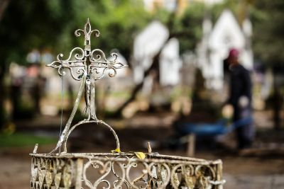 notícia: Obras no Cemitério da Soledade estão na fase de restauro de túmulos