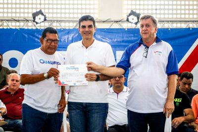 galeria: GOVERNADOR ENTREGA CERTIFICADOS DO QUALIFICA PARÁ EM ORIXIMINÁ