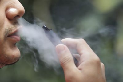 notícia: Conselho Estadual sobre Drogas avalia medidas para combater uso do cigarro eletrônico