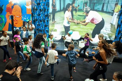 galeria: FEIRA DO LIVRO - CAPOEIRA COM PRÁTICA E RESISTÊNCIA