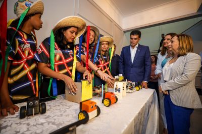 notícia: Governo do Pará entrega computadores, kits de robótica e amplia fornecimento de internet nas escolas públicas 