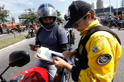 notícia: Detran alerta para os riscos de excesso de passageiros em motocicletas