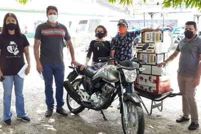notícia: Sedap repassa motocicleta e insumos para fomentar a agricultura familiar de Moju