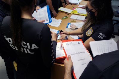 notícia: Operação da Polícia Civil prende sete pessoas por tráfico de drogas em Maracanã
