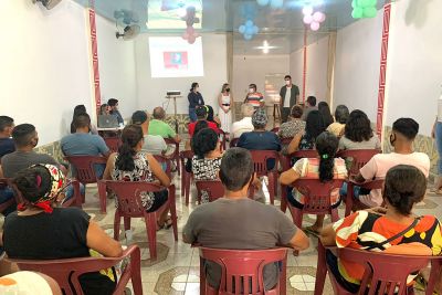 notícia: Artesãos de Belém conhecem aplicativo de estímulo à comercialização de itens em desenvolvimento pela Sedeme 