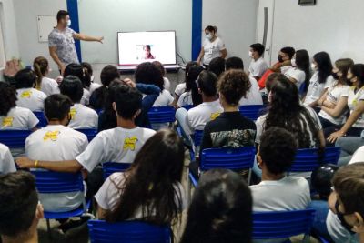 notícia: HGT discute prevenção de gravidez precoce com estudantes, em Tailândia   
