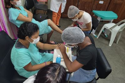 notícia: Funcionárias e usuárias do Hospital de Clínicas ganham serviços e homenagens