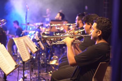 notícia: Com sucessos da MPB, Amazônia Jazz Band encanta público em Bragança