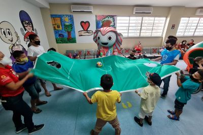 notícia: Mascote do Campeonato Paraense de Futebol diverte o Oncológico Infantil