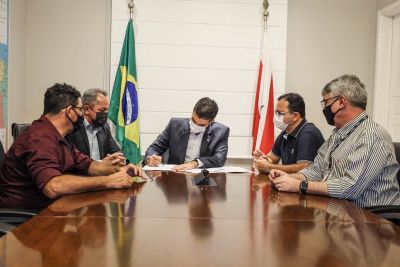 notícia: Estado assina convênios com quatro prefeituras do Baixo Amazonas