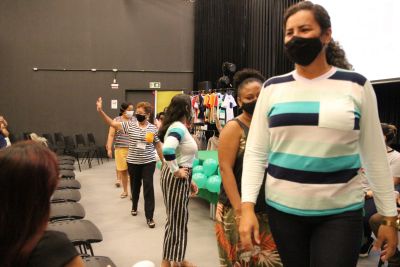 notícia: Moradores concluem curso de Corte e Costura na UsiPaz Icuí-Guajará
