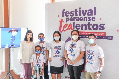 notícia: Artistas do Festival Tealentos expõem seus trabalhos na lateral do Theatro da Paz