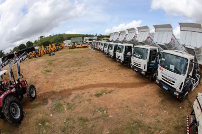 notícia: Governo firma convênio e entrega maquinários a São Félix do Xingu