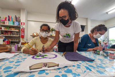 notícia: Práticas de pintura promovem relaxamento em pacientes oncológicos no Ophir Loyola