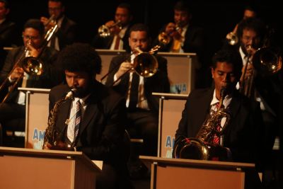 notícia: Amazônia Jazz Band mistura jazz com ritmo da sanfona em show eclético