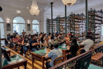 notícia: Estudantes e servidores participam de mesa-redonda no Arquivo Público 