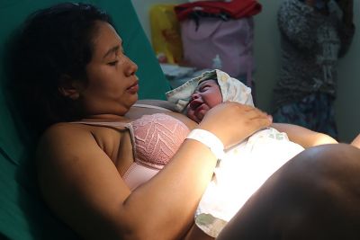 notícia: Dia do obstetra: Santa Casa tem mais de 200 médicos e enfermeiros para assistência a gestantes e puérperas