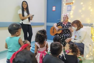 notícia: Fundação Santa Casa celebra a Páscoa com crianças em atendimento de Terapia Renal