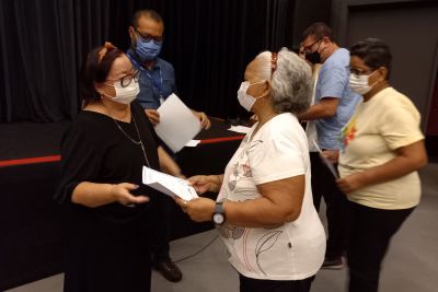 notícia: Sectet e Seac entregam certificados a concluintes de cursos ofertados pelo TerPaz no Icuí-Guajará